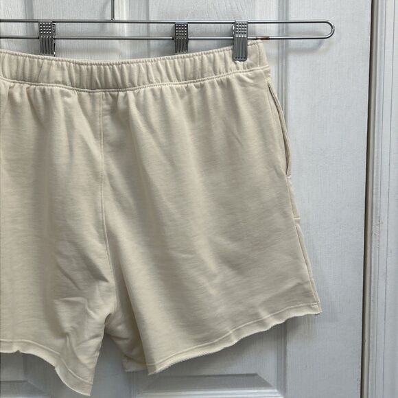 NWT Universal Thread Women's Cream Pocket Sweat Shorts Size Medium - Picture 11 of 16